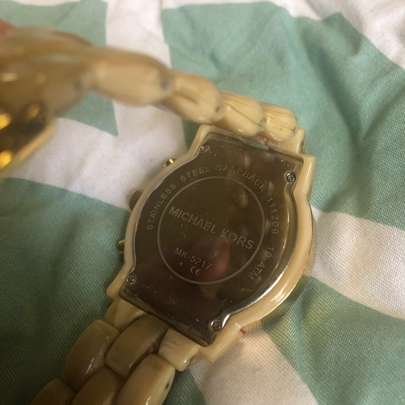 Women's MK5217 Oversized Horn Watch, Ivory Tone - Picture 5 of 5